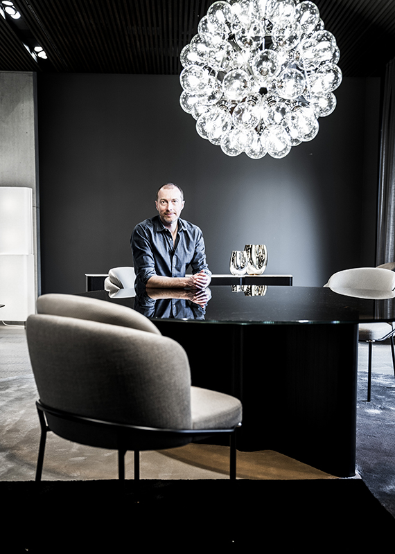 <p>La colaboración entre Minotti y el diseñador autodidacta Christophe Delcourt inicia en 2016.</p>

<p>Especialmente apreciado por su elegancia discreta y actual y por su meticulosa sensibilidad hacia los materiales y las combinaciones cromáticas, Christophe Delcourt debuta en el panorama francés a finales de los años 90.</p>
