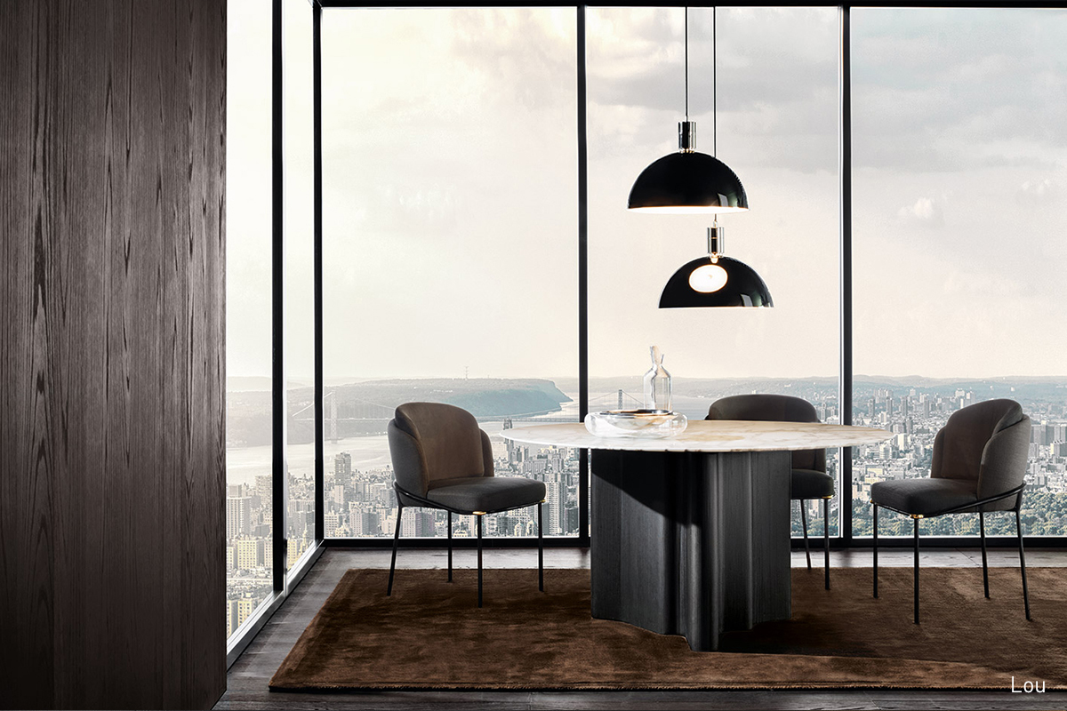 <p>En 2017 Christophe Delcourt interpreta el aspecto más decorativo de Minotti con el debut de la colección&nbsp;<strong>Lou</strong>&nbsp;—muebles, mesas y mesitas— del sillón&nbsp;<strong>Fil Noir</strong>&nbsp;y de la mesita&nbsp;<strong>Noor</strong>.</p>
